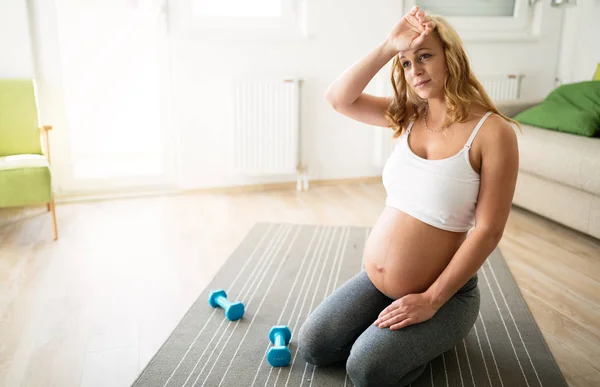 Tired exercising pregnant woman — Stock Photo, Image