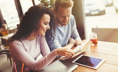 Mutlu çift Kitaplığı'nda eğitim