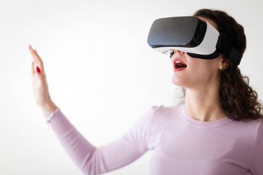 VR gözlükleri inanılmaz oyun deneyimi sağlıyor.