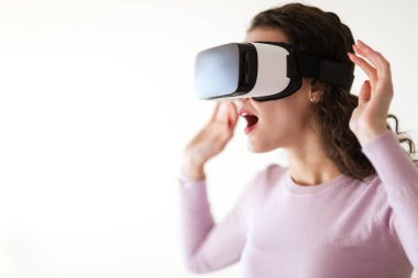 VR gözlükleri inanılmaz oyun deneyimi sağlıyor.