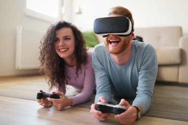 Çift Vr zevk ve oyun oynamak