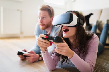 Çift Vr zevk ve oyun oynamak