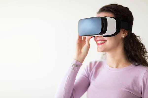 VR-bril geeft geweldige game-ervaring — Stockfoto