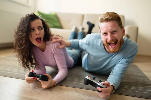 Beautiful couple playing video games on console — Stock Photo, Image