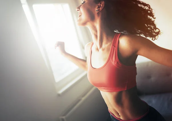 Fit  sportswoman exercising at home — Stock Photo, Image