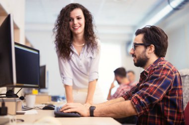 Proje üzerinde Office birlikte çalışma arkadaşları