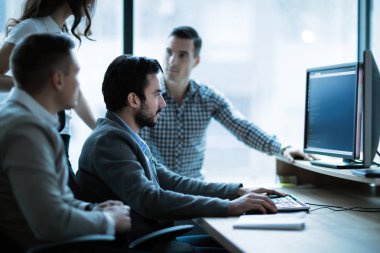 Proje üzerinde Office birlikte çalışma arkadaşları