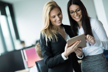 İş kadınları bu konuda çalışma şirket