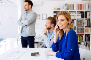Çalışma meşgul Office iş kadını