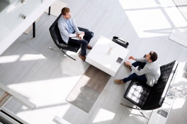 İş Adamları Fikirleri Tartışıyor