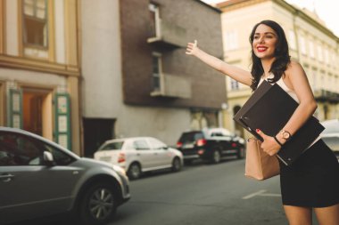 Mutlu işkadını selamlama taksi