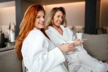 Kadınlar çay keyfi