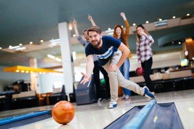 Bowling Club zevk arkadaş