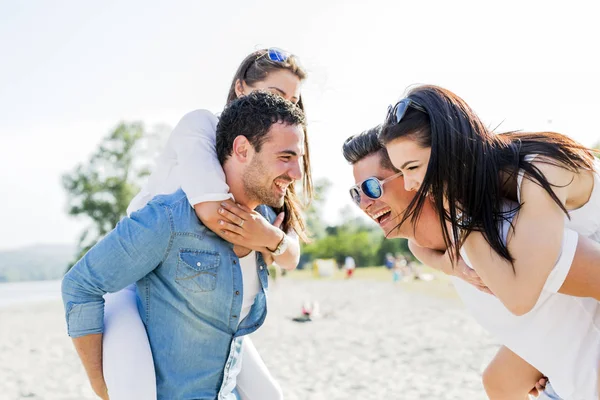 Young happy people — Stock Photo, Image
