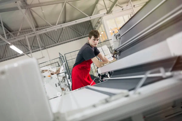 Trabajador que trabaja en la industria textil —  Fotos de Stock