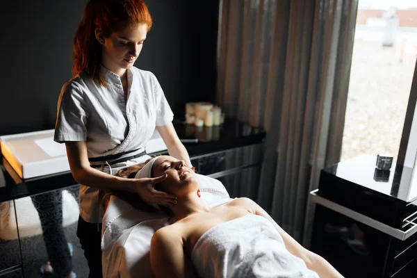 Massaging of beatufil woman — Stock Photo, Image