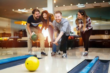 Bowling Club zevk arkadaş