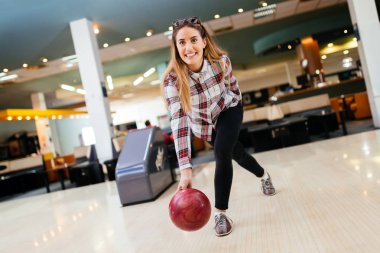 Bowling mutlu kadının odaklı