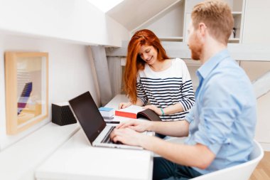 Çalışma güzel iş arkadaşları