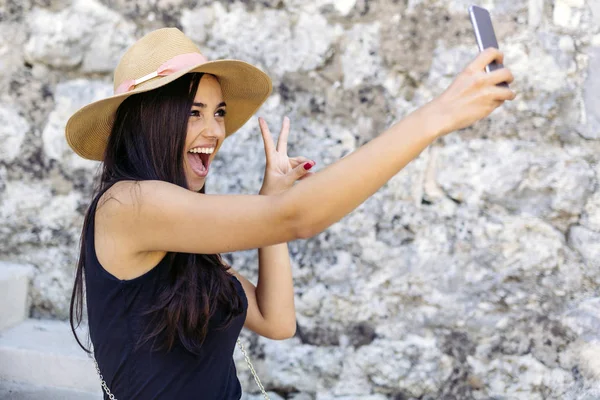 Gyönyörű barna figyelembe selfie — Stock Fotó