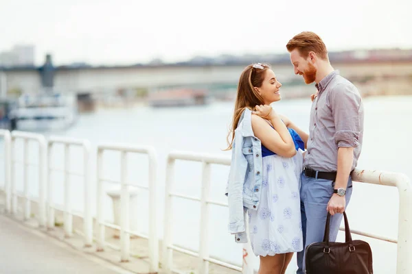 Zwei verliebte Menschen — Stockfoto