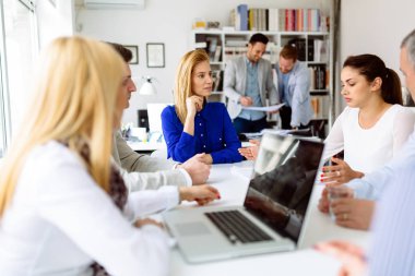 iş toplantısı ve beyin fırtınası