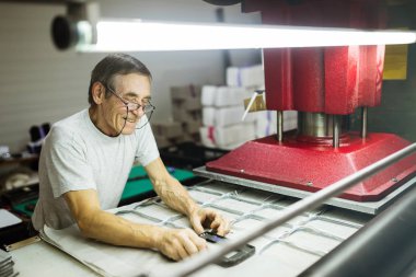 Desen kesme endüstriyel makine