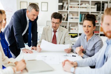 iş adamları yönetim kurulu toplantısı