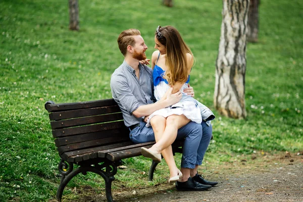 Casal romântico apaixonado — Fotografia de Stock