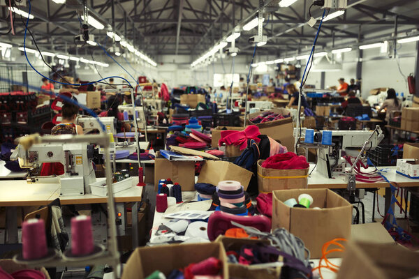 Промышленное швейное рабочее место
