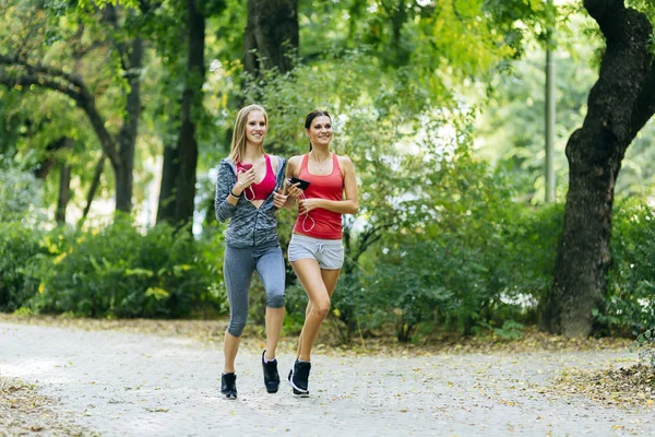 Mooie sportieve vrouwen joggen — Stockfoto
