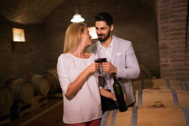 Şarap tatma insanlar