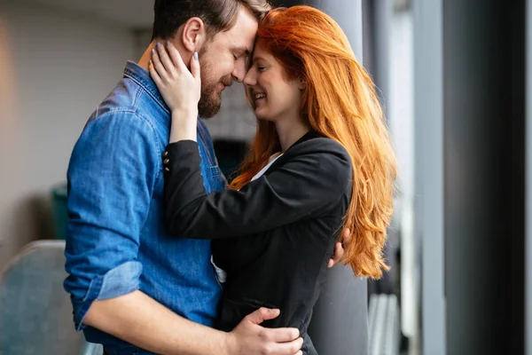 Pareja compartiendo emociones —  Fotos de Stock