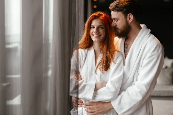 Hermosa pareja enhoying — Foto de Stock