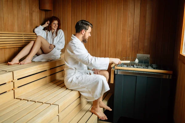 Beautiful couple relaxing in sauna — Stock Photo, Image