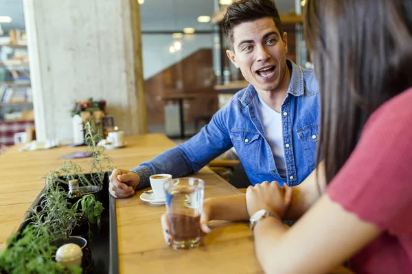 Lokantada mutlu çift