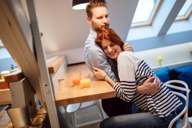 aşk sarılma, Çift