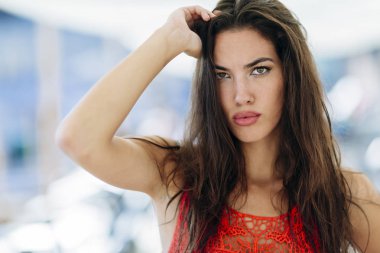 portre çekici esmer