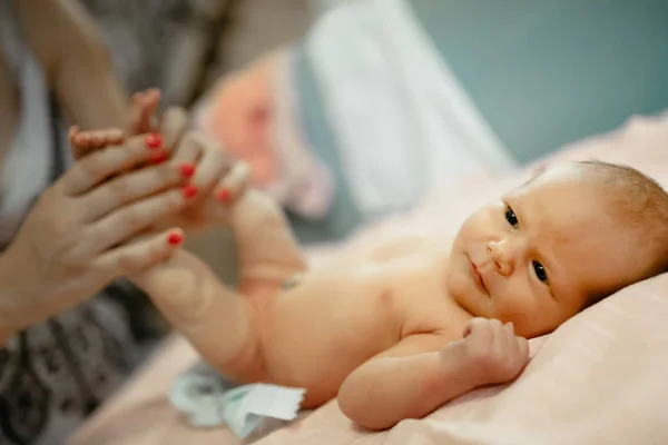 Красивий маленький новонародженого — стокове фото