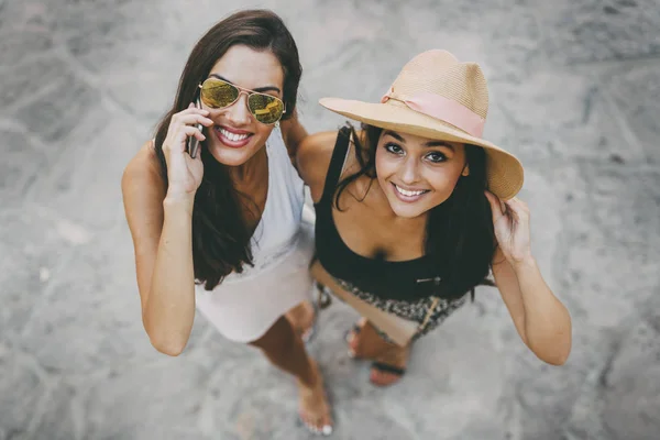 Cheerful girls outdoors — Stock Photo, Image