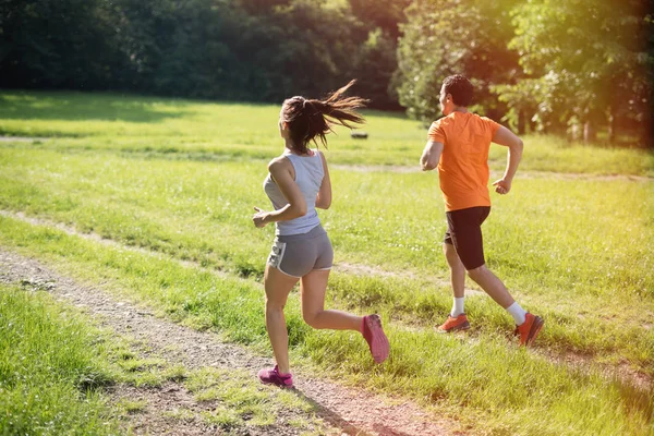 Cuplu jogging în aer liber — Fotografie, imagine de stoc