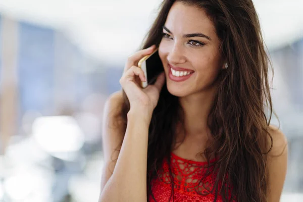 Modelo de chamada no telefone — Fotografia de Stock