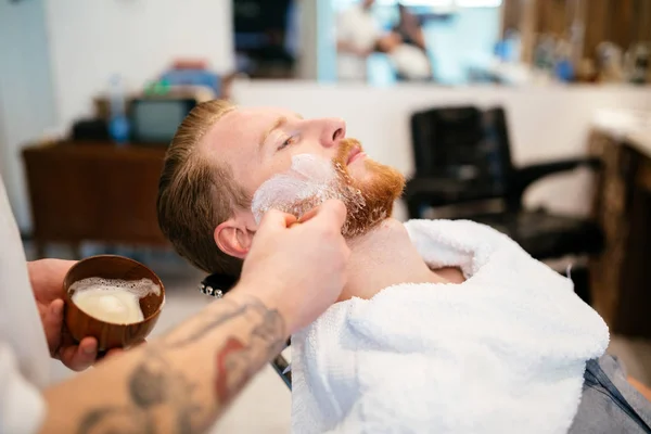 Haar snor baard behandeling — Stockfoto