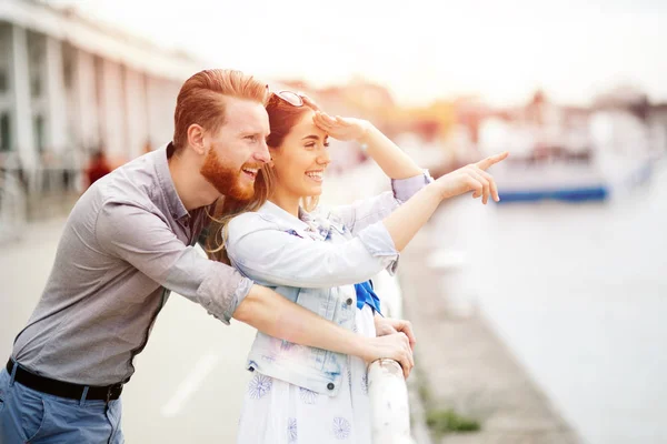 Couple embracing their love — Stock Photo, Image