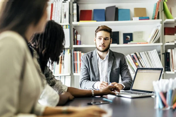 Reunião de negócios no escritório — Fotografia de Stock