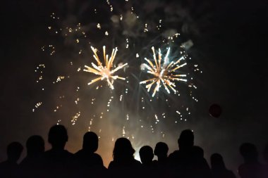 Mutlu insanlar kutlamak