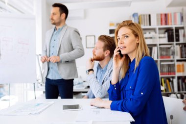 Çalışma meşgul Office iş kadını