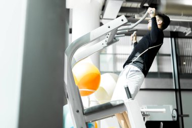 yakışıklı delikanlı 