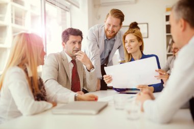 Ofiste işbirliği iş adamları