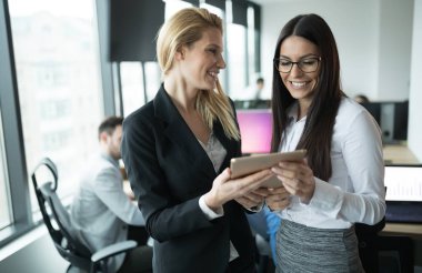 çalışan iş kadınlar